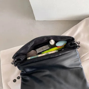 Lanac od umjetne kože Torba za ispod pazuha za žene 2022 Marke trend crne torbe na rame i torbice Ženski putnu torbu za ruke